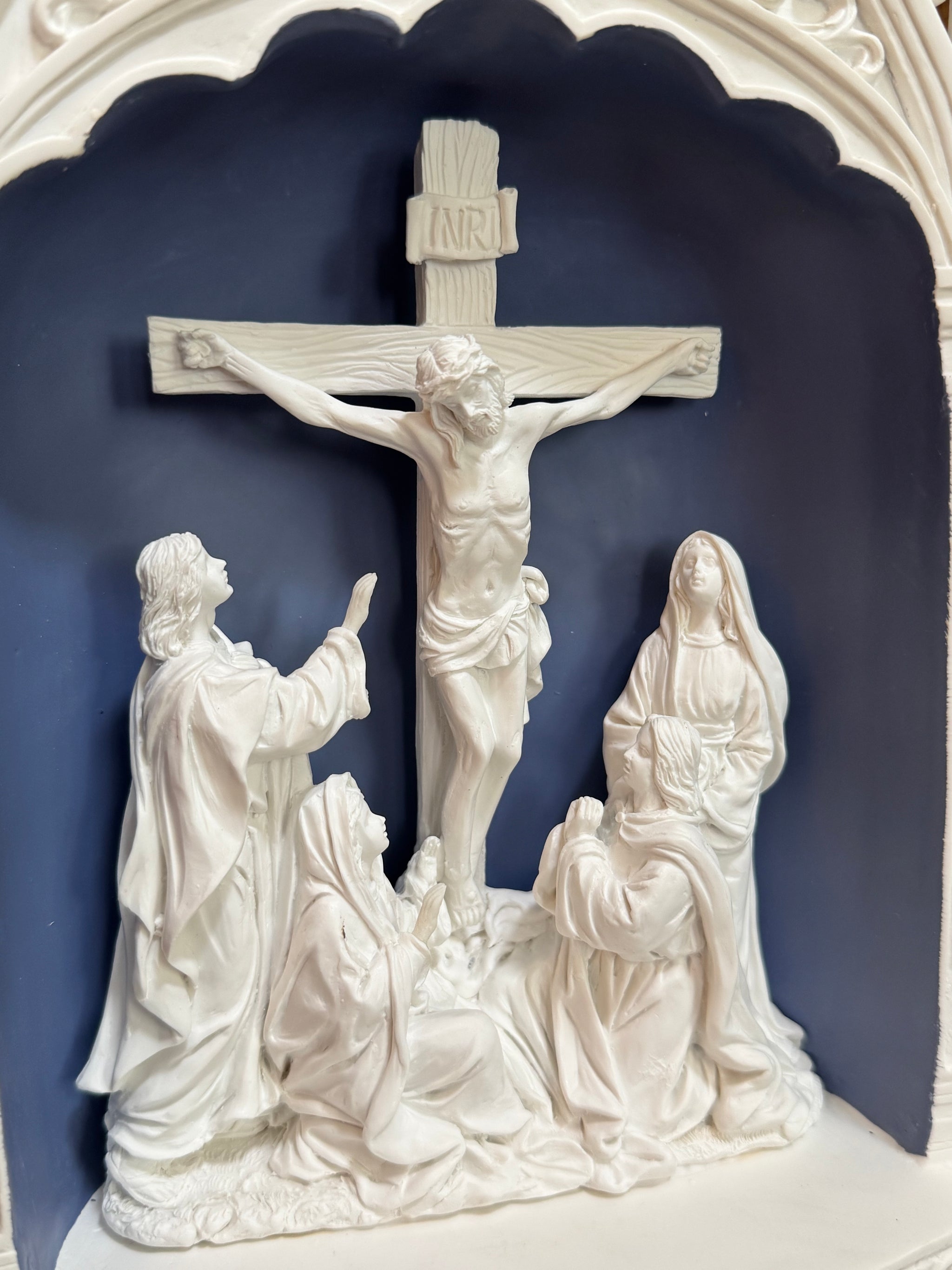 Crucifixion Scenes Triptych | Della Robbia – THE INSPIRED LIVING